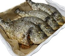 Дорадо, запеченная с овощами