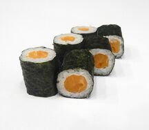 Маки с лососем