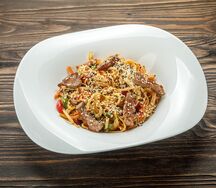 Лапша с говядиной и овощами