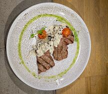 Медальоны с грибным соусом