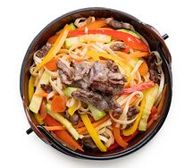 Wok с говядиной и овощами