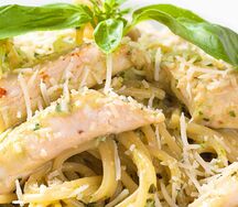 Паста песто с курицей