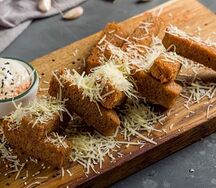 Гренки с чесноком и сыром