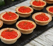 Икорка красная зернистая с маслом в тарталетке