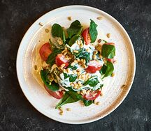 Теплый салат с куриной грудкой