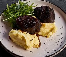 Щечки с картофельным пюре