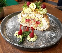Меренговый рулет фисташковый