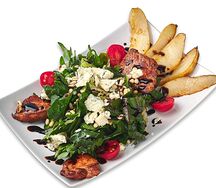 Салат с куриной грудкой и сыром горгонзола