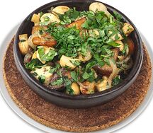 Картофель, жареный с грибами и луком