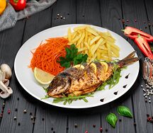 Дорадо-гриль, запеченная с картофелем