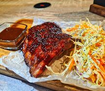 Томлённые в су-виде свиные ребрышки BBQ с Коул Слоу