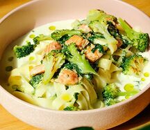 Паста с красной рыбой и брокколи