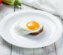 Бифштекс с яйцом