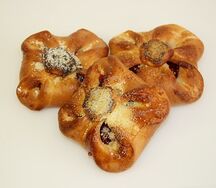 Пирожок с малиной