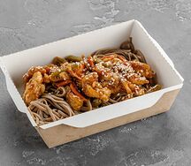 Соба с курицей и овощами