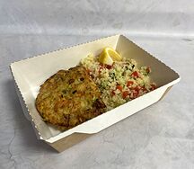 Куриный оладушек с кабачком и кускусом