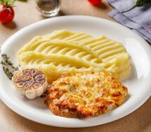 Свинина, запеченная с грибами и томатами