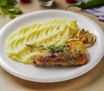 Окорочок фаршированный грибами с картофельным пюре