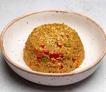 Жареный рис с овощами