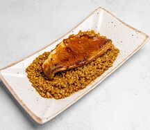 Морской окунь с пастой птитим в соусе Том ям