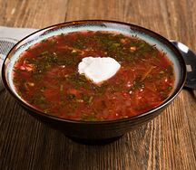 Борщ с говядиной и сметаной