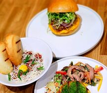 Сет из трёх блюд (Джинджер Бургер, Тартар, Стейк-салат)