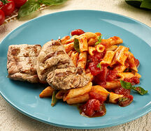 Паста с соусом арабьята и свиной вырезкой