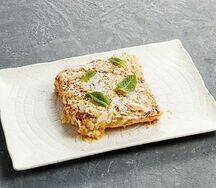 Наполеон с малиной и мятой