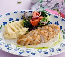 Грудка фермерского цыпленка