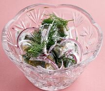 Грузди с крымским луком и сметаной