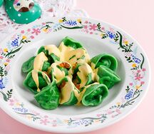 Пельмени с щукой, маслом и красной икрой