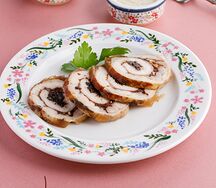 Рулет из цесарки с черносливом и грецким орехом