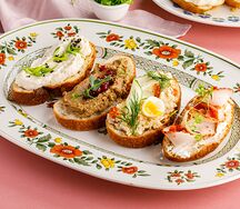 Брускетта с печенью трески