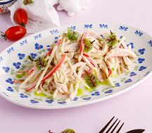 Салат с фермерским цыплёнком и дайконом