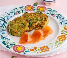 Оладьи из кабачка с лососем