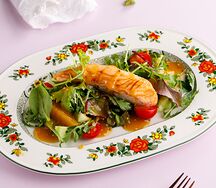 Салат с запеченным лососем