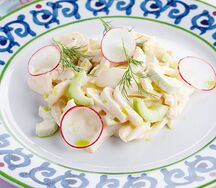 Салат с кальмаром