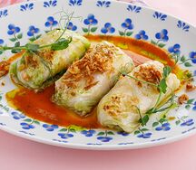 Голубцы из раковых шеек с соусом биск