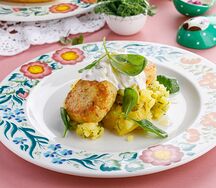 Котлеты из щуки с мятым картофелем и шпинатом