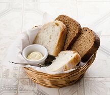 Хлебная корзина с маслом