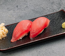 Суши нигири тунец