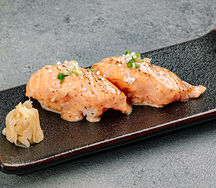 Суши ментайко абури лосось