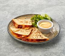 Кесадилья с курицей и фасолью