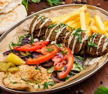 Фалафель на тарелке