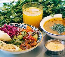  Ланч Куриные кефте, суп на выбор, напиток