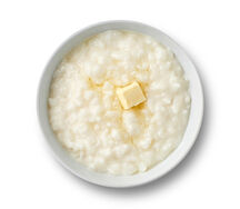 Каша рисовая с топпингом клубника