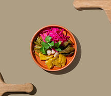 Мини-тарелка с соленьями