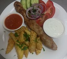 Люля-кебаб куриный на мангале с гарниром