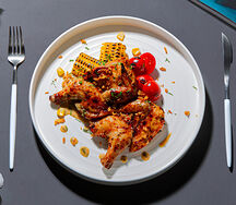 Жареный цыпленок корнишон с кукурузой и томатами черри