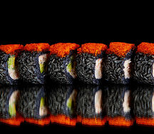 Калифорния black с камчатским крабом